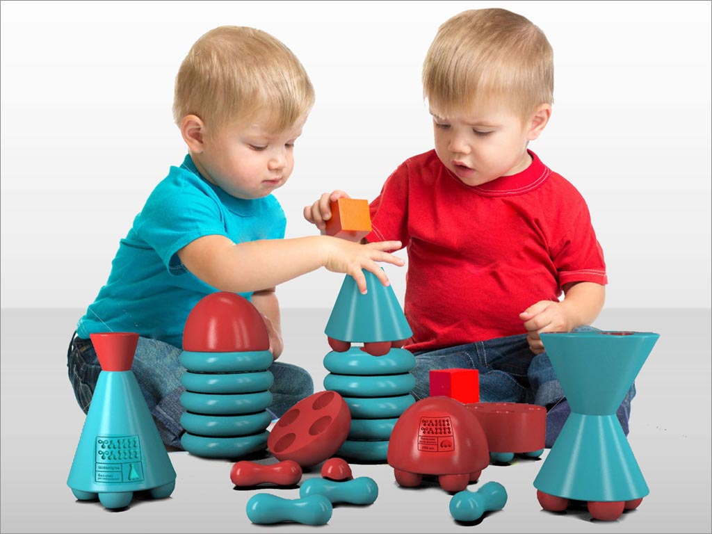 独特的儿童沐浴产品包装设计之儿童玩耍产品的场景照片